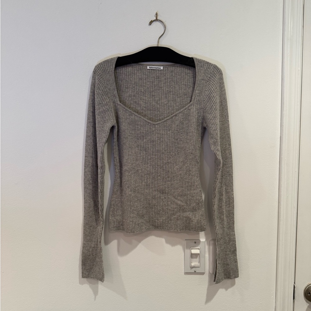 Reformation Gray Ribbed V-Neck Long-Sleeve Top